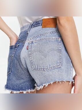 LEVI’S 501 two tone shorts denim
cut offs size 25